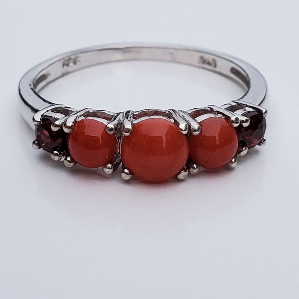 NWOT 5 Stone Ring